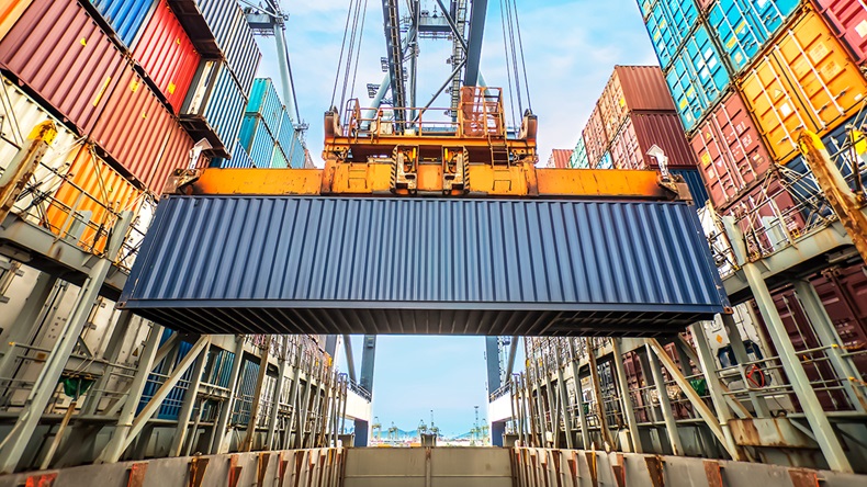Cargo (MOLPIX/Shutterstock.com)