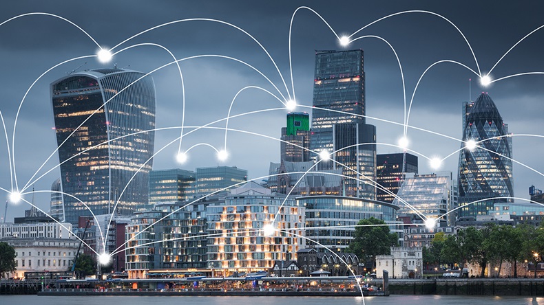 London connected (Melinda Nagy/Shutterstock.com)